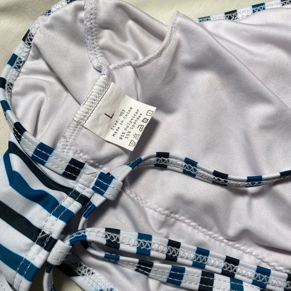 Two piece swimsuit and bottom tie cover-up - Picture 4 of 6